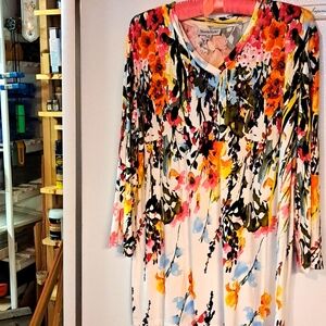 Soft, colorful 3/4 sleeve tunic